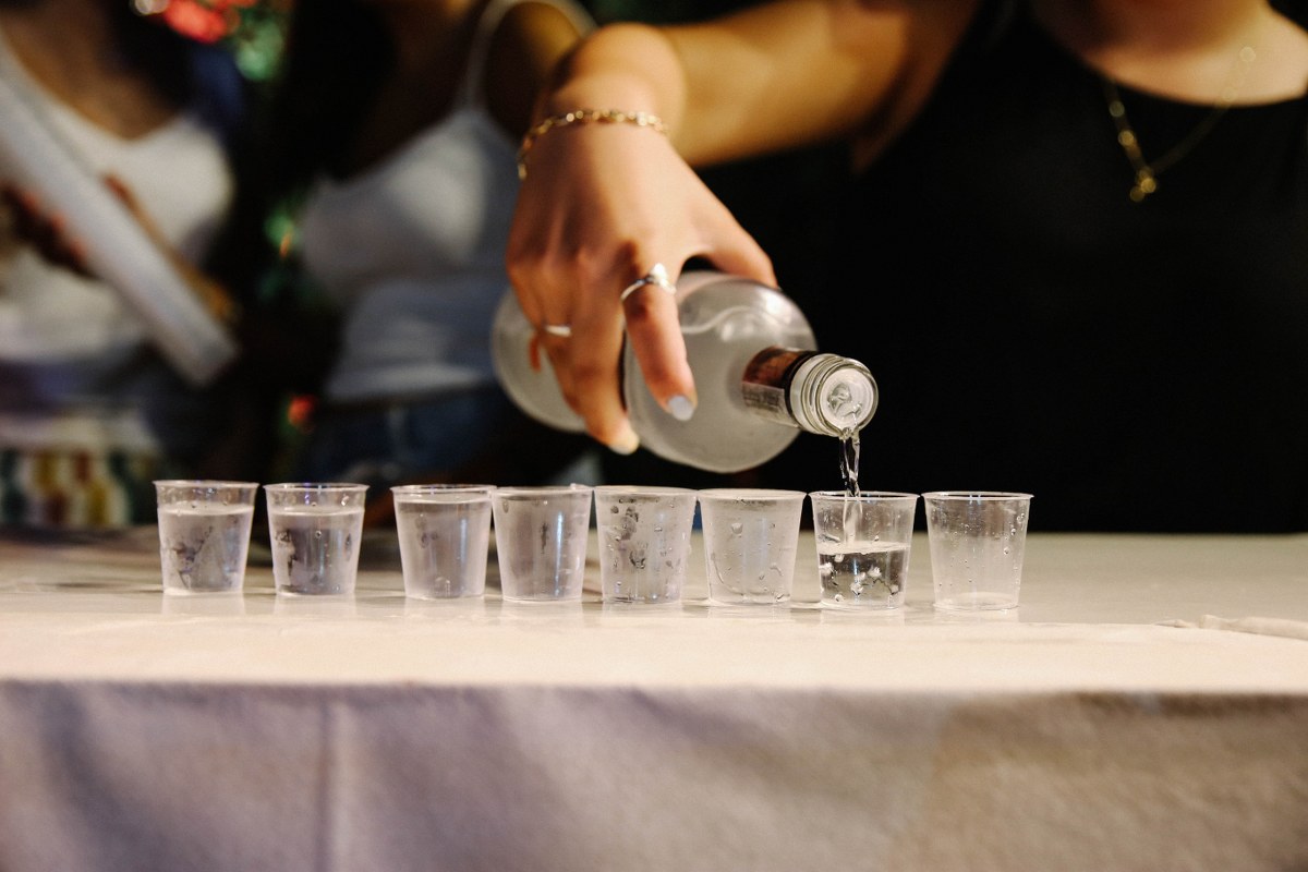 Vodka si traditiile de sarbatori: cum este consumata si celebrata in diferite culturi